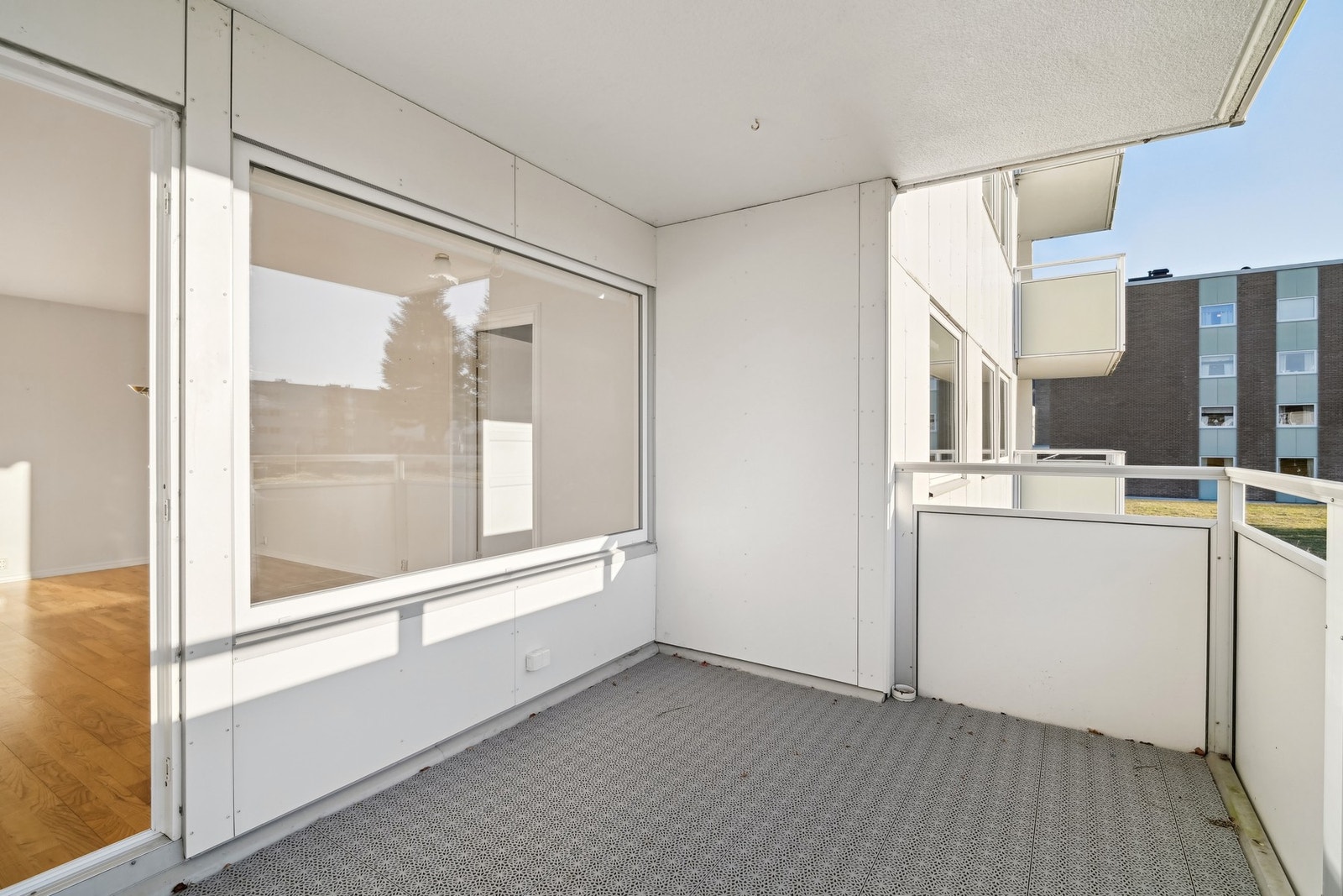 Fra stuen har man utgang til en vestvendt balkong på ca. 8 kvm. Galleribilde