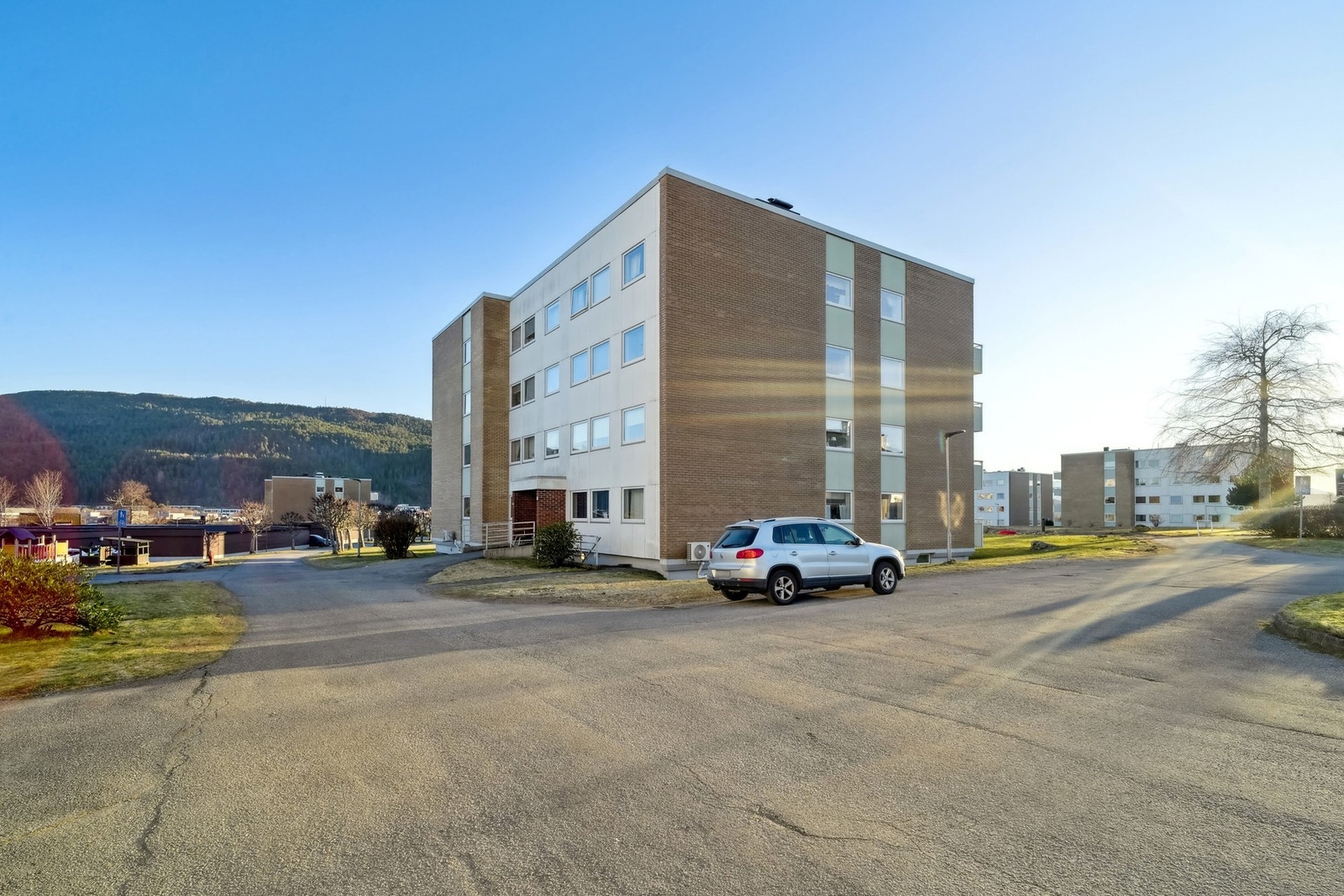 Leiligheten ligger i et svært attraktivt område, med gangavstand til kjøpesenter, turområder og kollektivtransport. Galleribilde