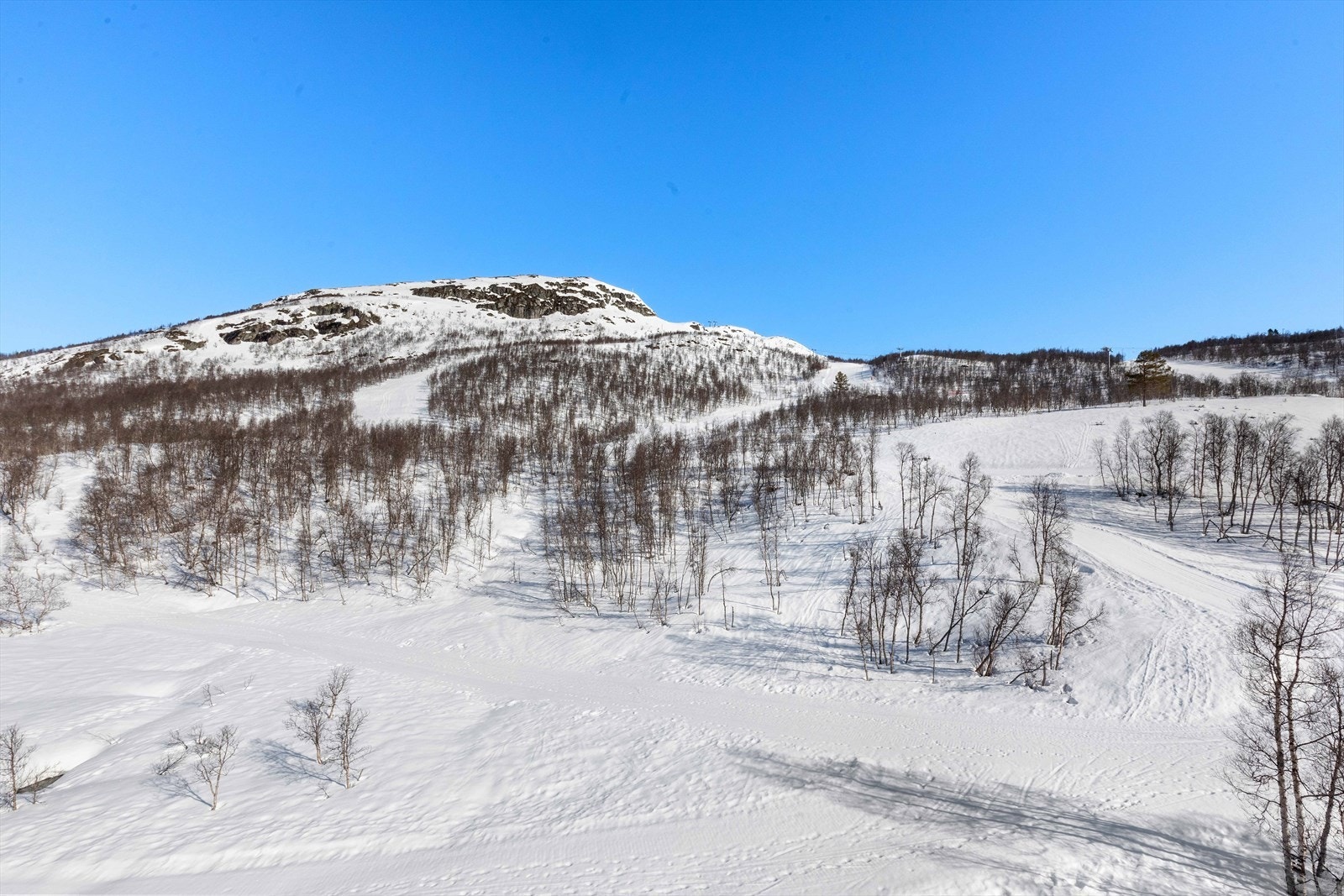 Utsikt mot Vestheisen og alpintanlegget Galleribilde