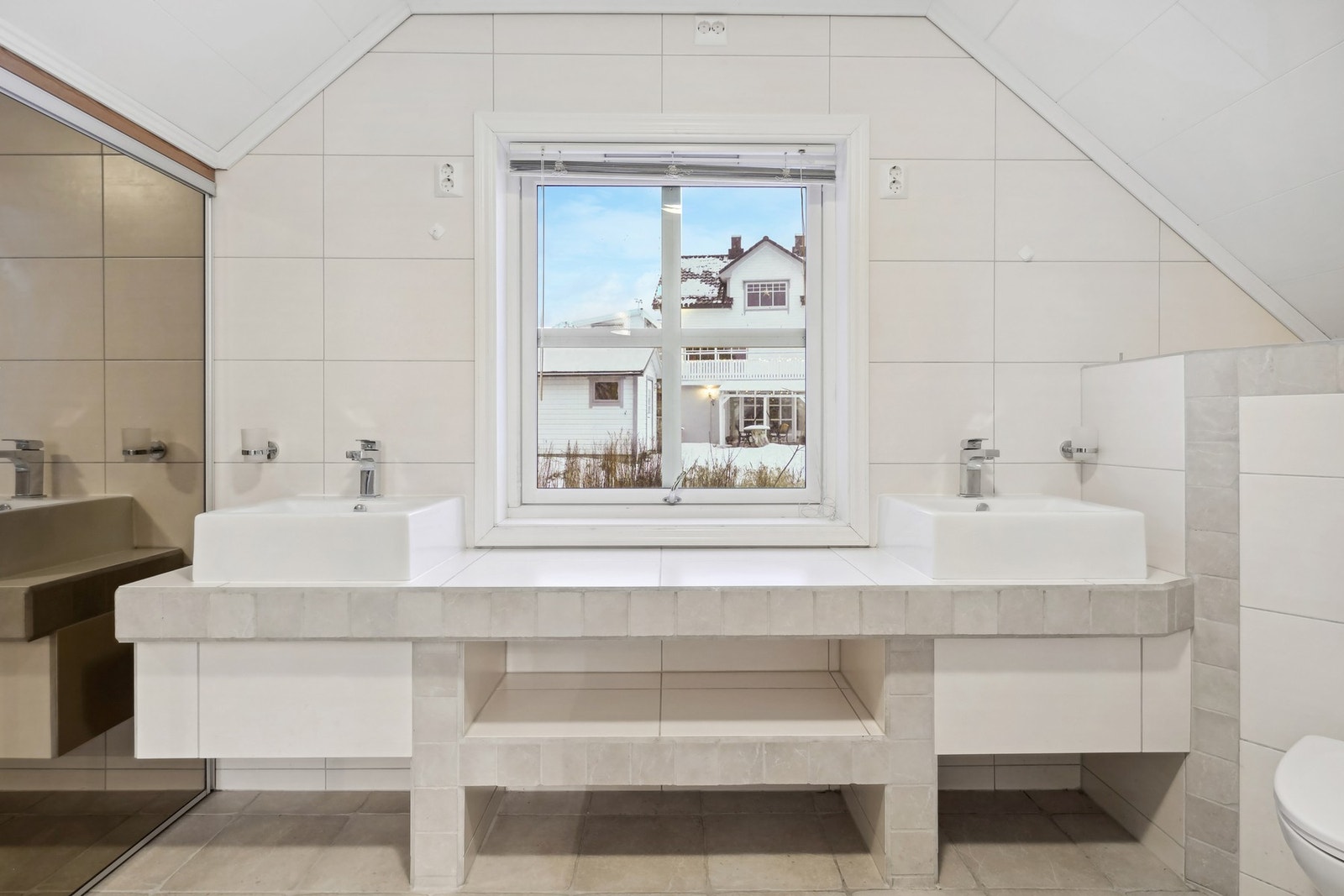 Bad på loft. Galleribilde