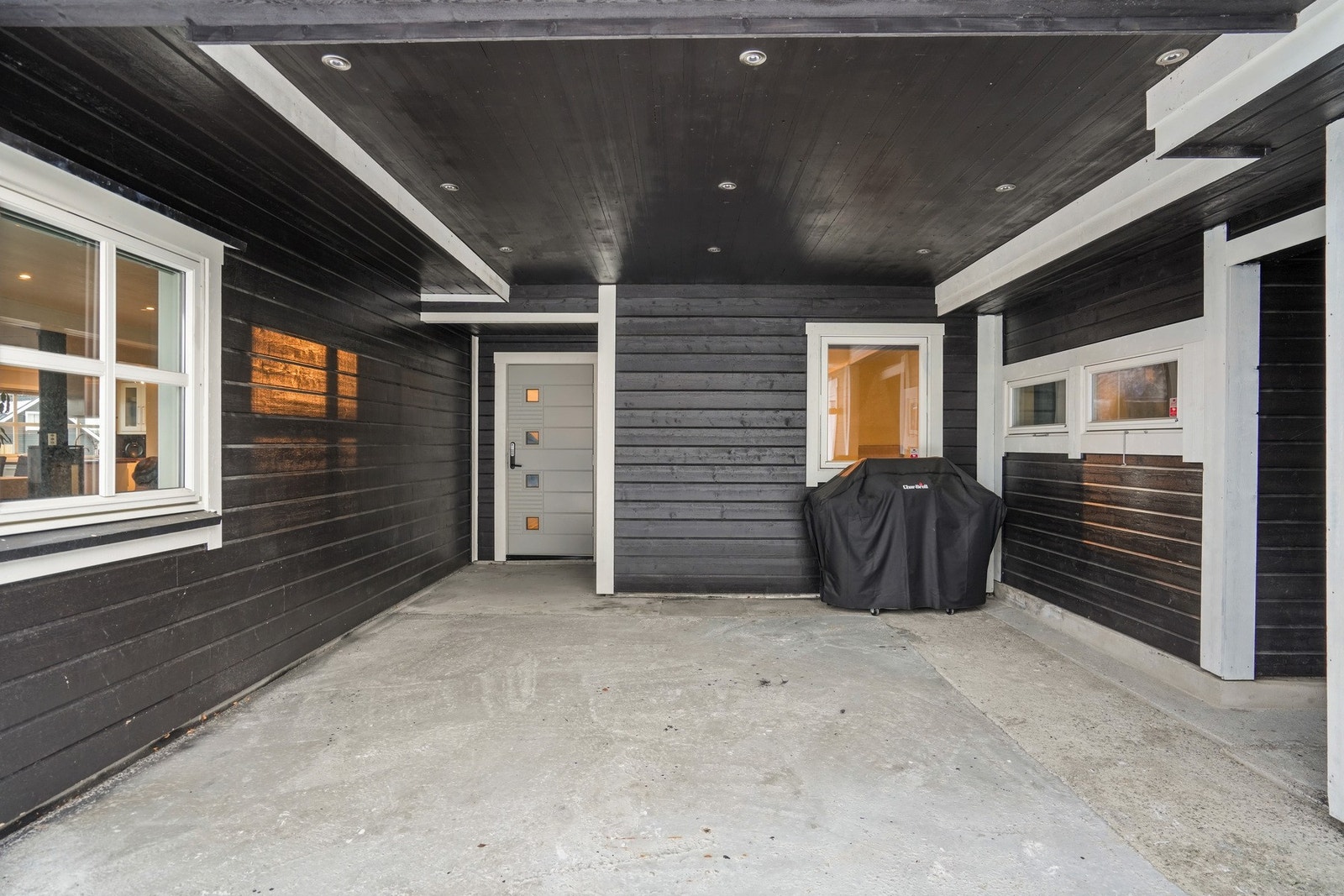 Inngangsparti. Galleribilde