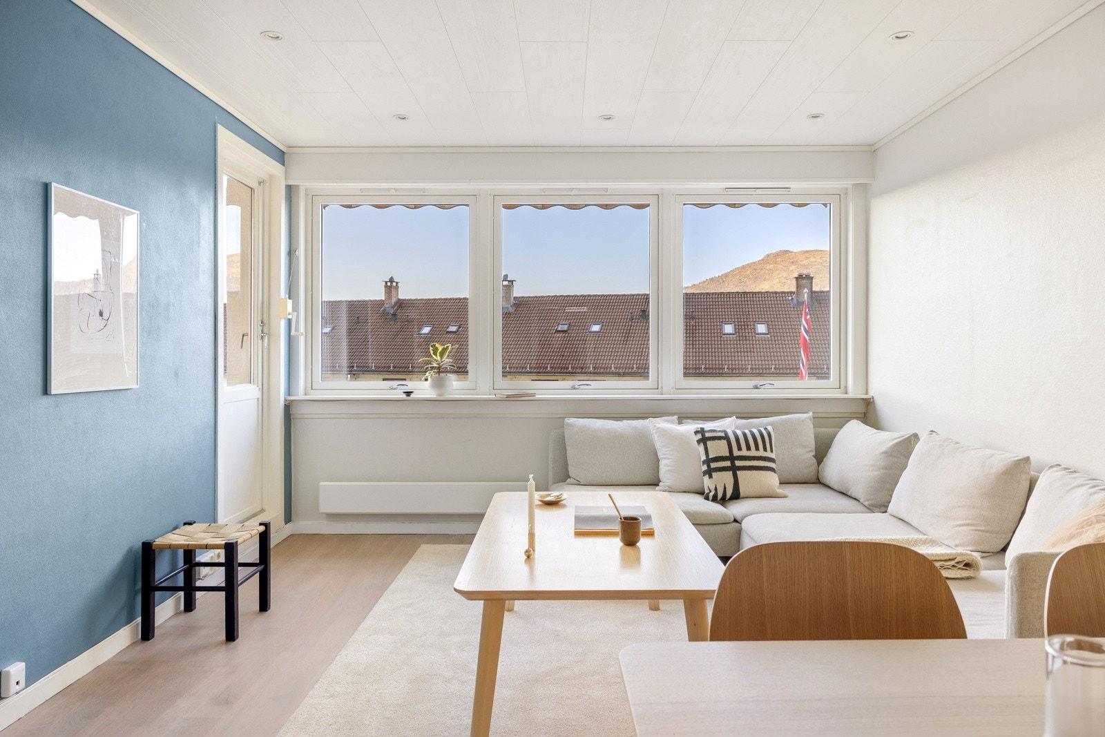 Fra stuen er det utgang til en flott balkong på 4 kvm. Galleribilde