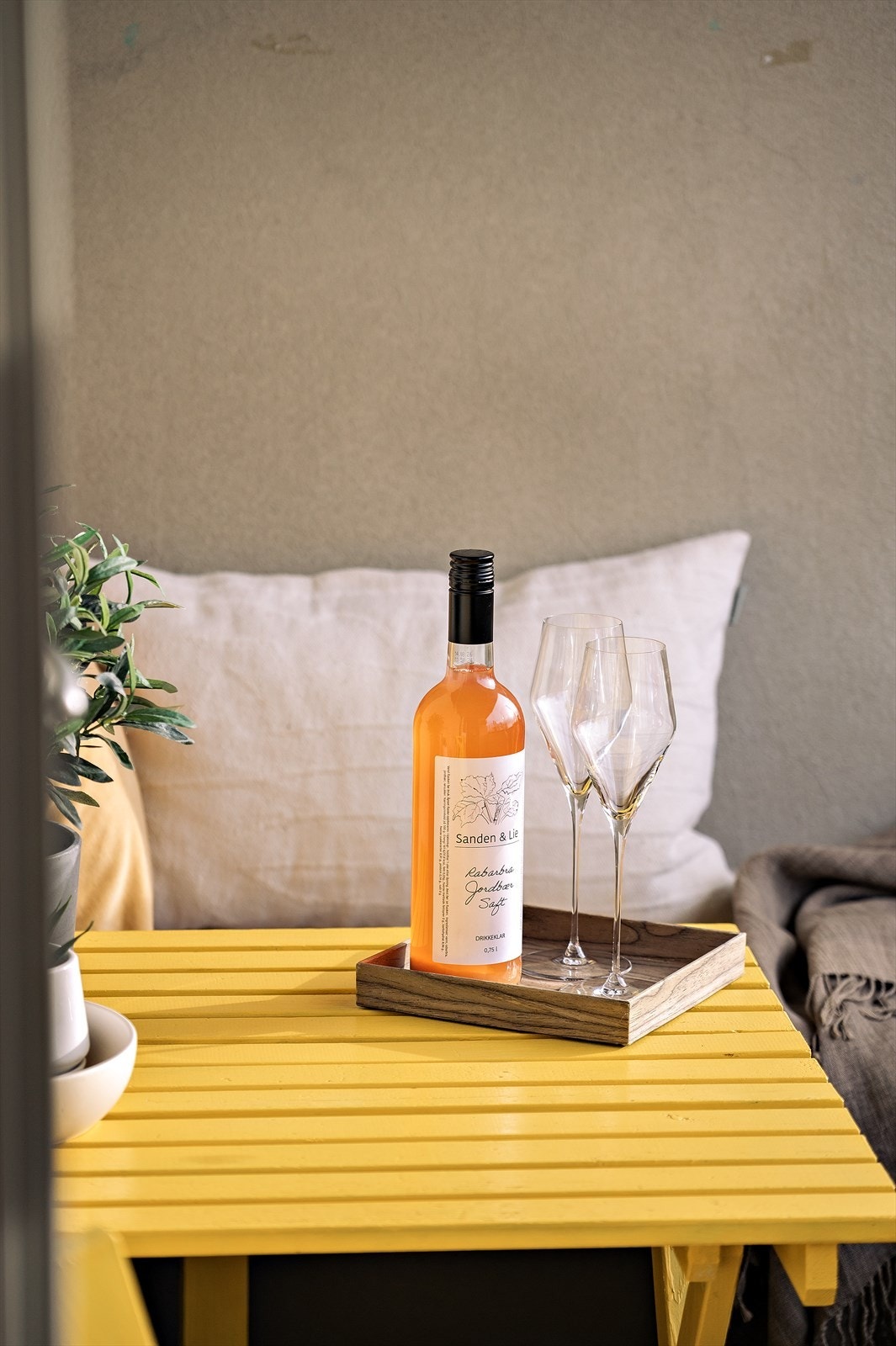 Balkongen er målt til ca 3 kvm, og har plass til grill, planter og utemøbler/sittegruppe. Galleribilde