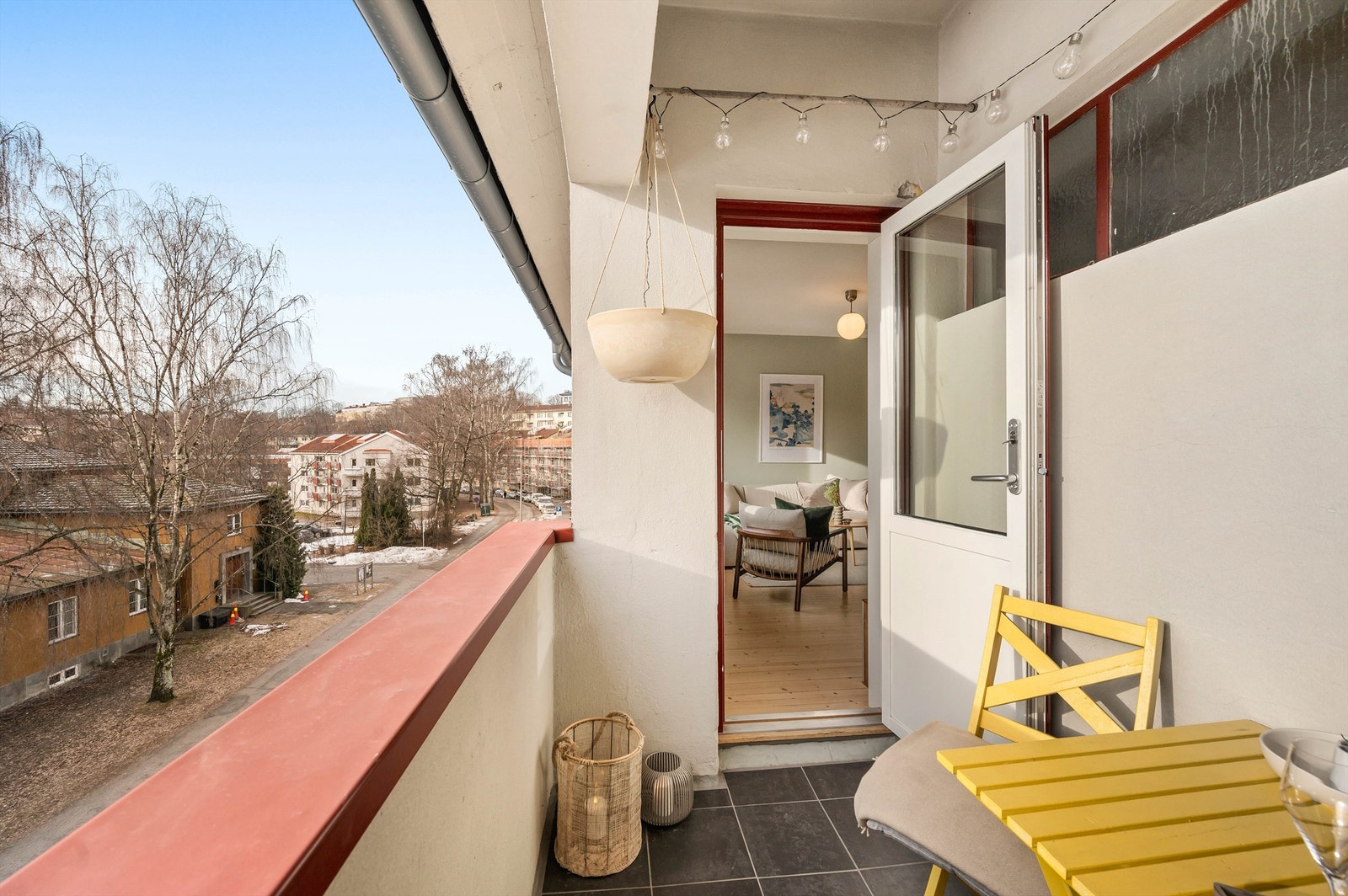 Selger opplyser om at balkongmøbler medfølger. Galleribilde