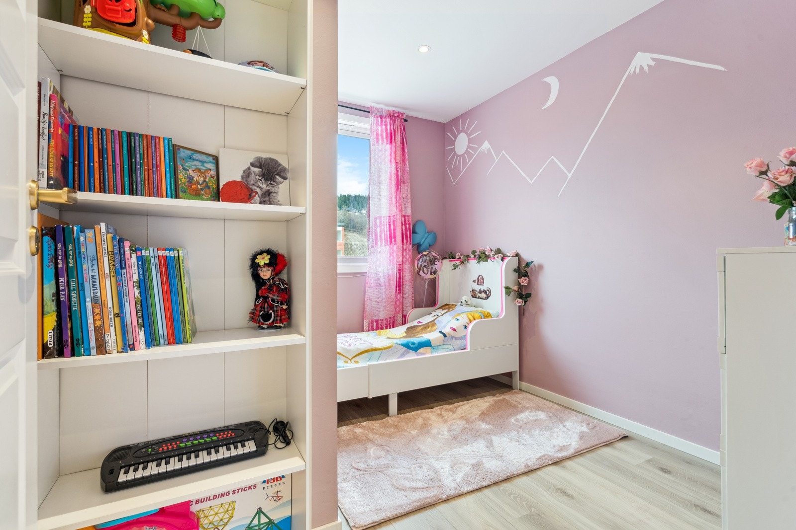 Soverom 2 måler 6 kvm. Galleribilde