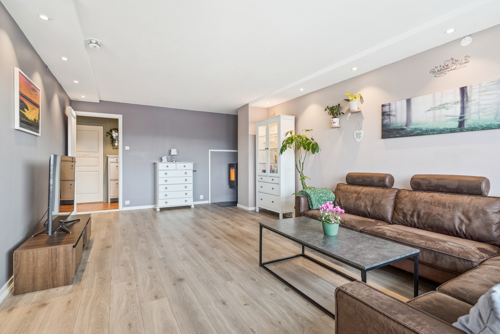 Stuen byr på god møbleringsfrihet. Galleribilde