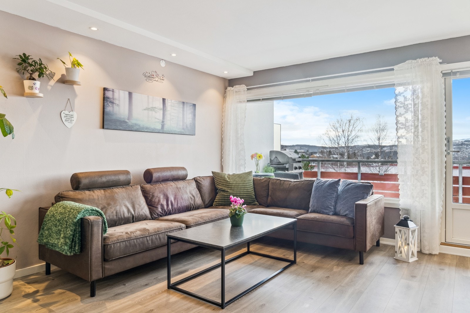 Stuen som måler 25 kvm kan fint innredes med sofakrok. Galleribilde