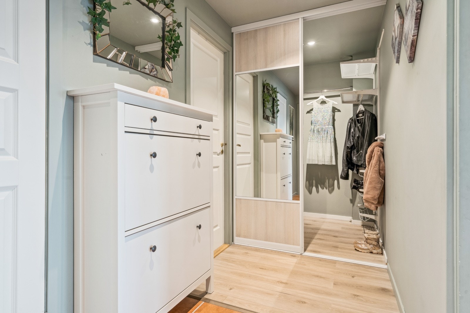 Gangen måler 7 kvm. Galleribilde