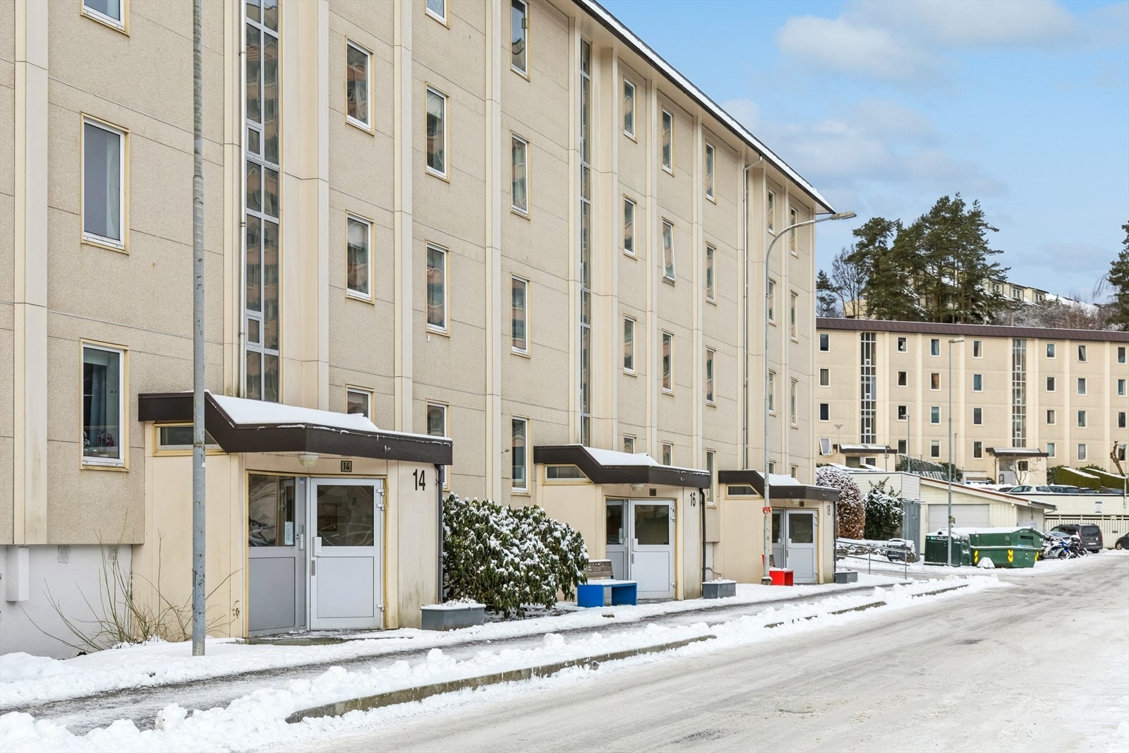 Rolig område med et par minutters gange til dagligvarebutikk og busstopp, samt Vestkanten med alle daglige servicetilbud. Galleribilde