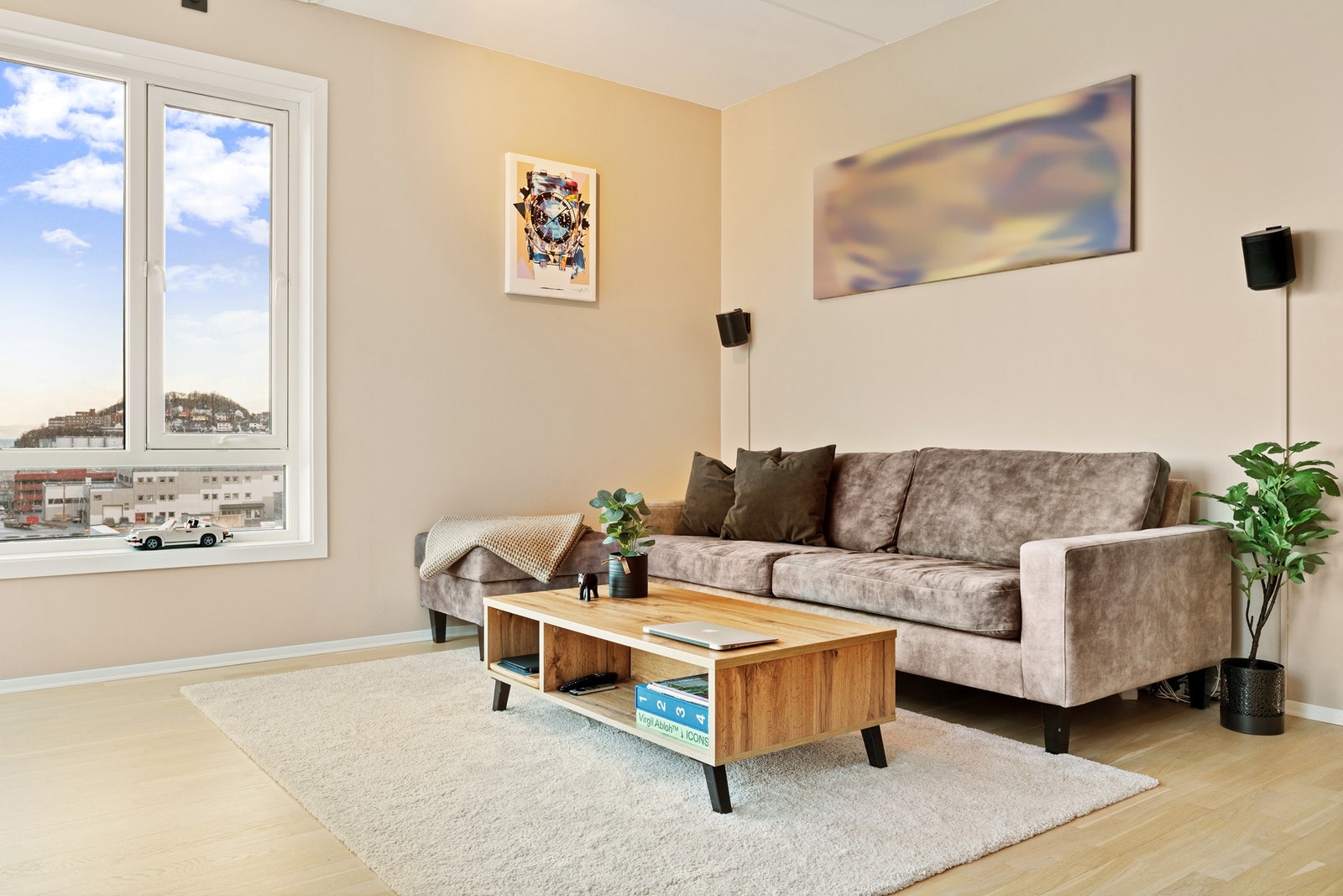 Lett å innrede som har god plass til ulik møblering. Galleribilde