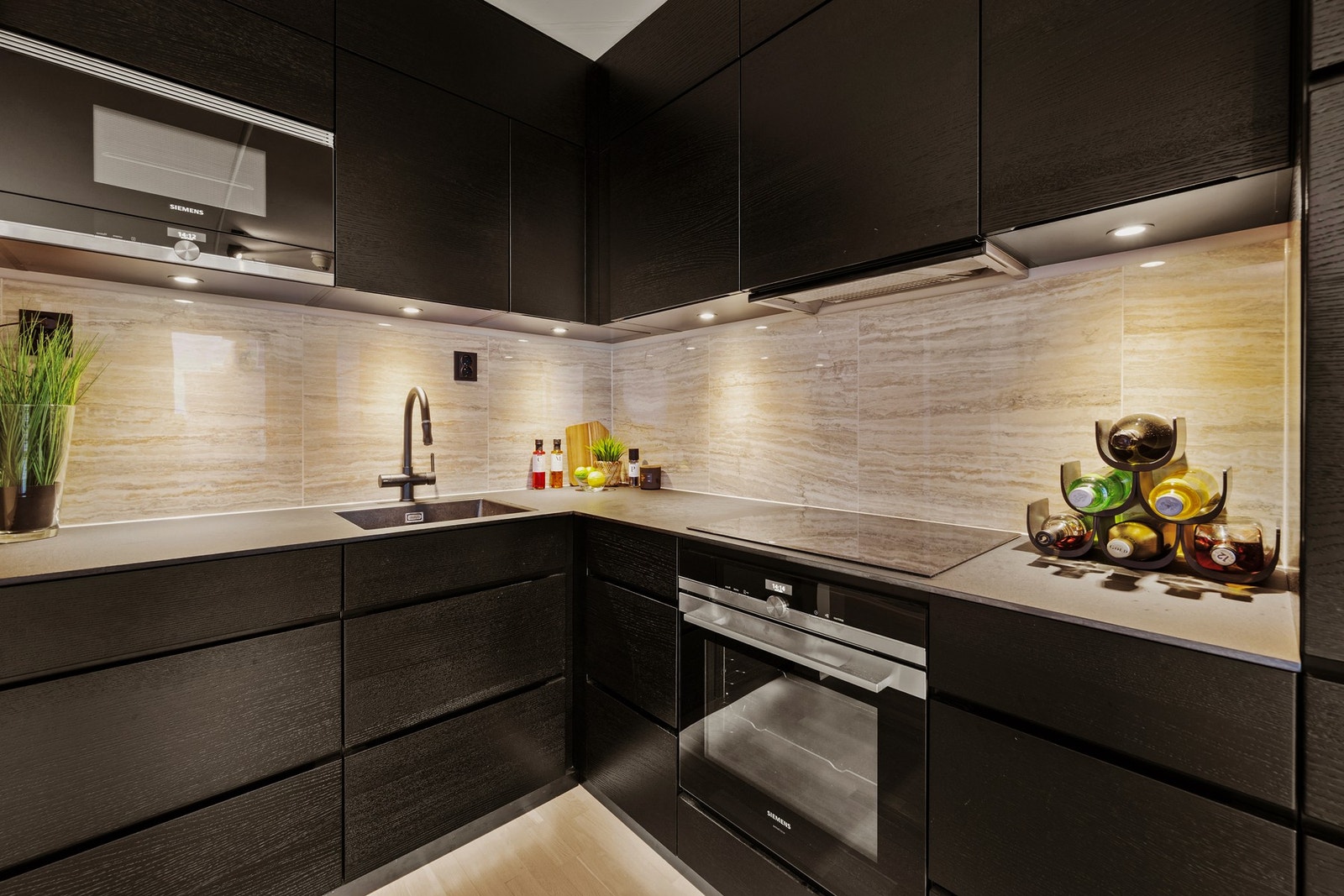 Moderne Kvik kjøkken fra 2021 med toppkarakter fra takstmann. Galleribilde