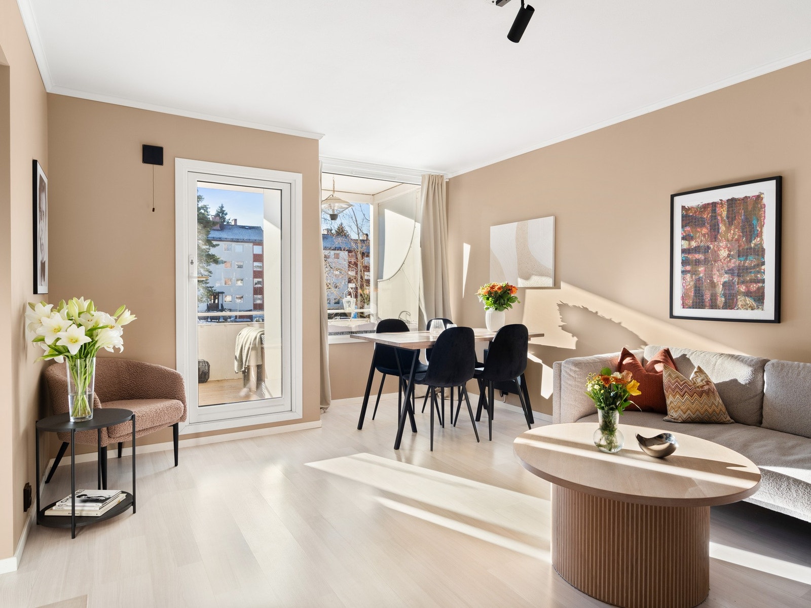 Fra stuen mot spiseplassen Galleribilde