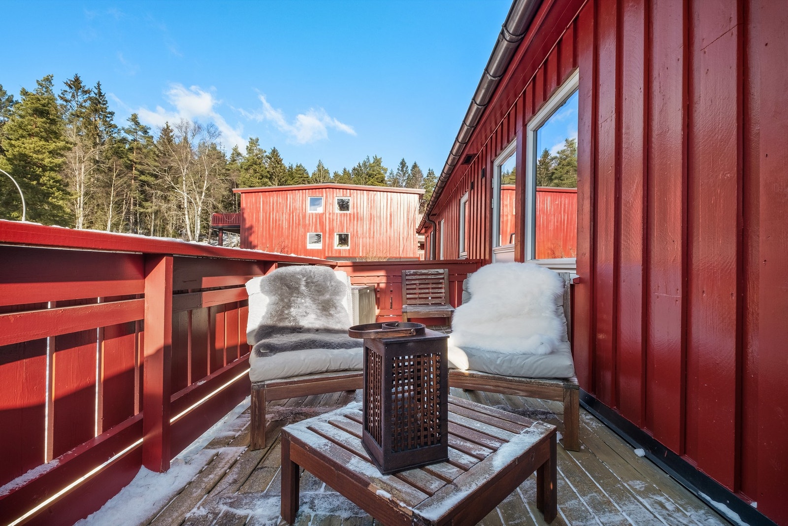 God plass til møblement, grill(gass eller elektrisk) og stoler for deg og dine Galleribilde