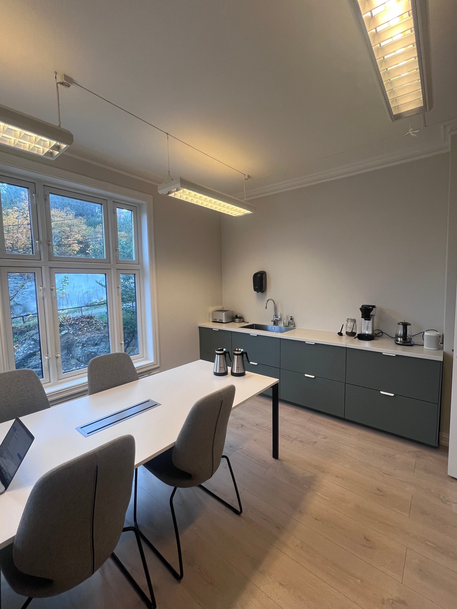 Kjøkken med spiseplass Galleribilde