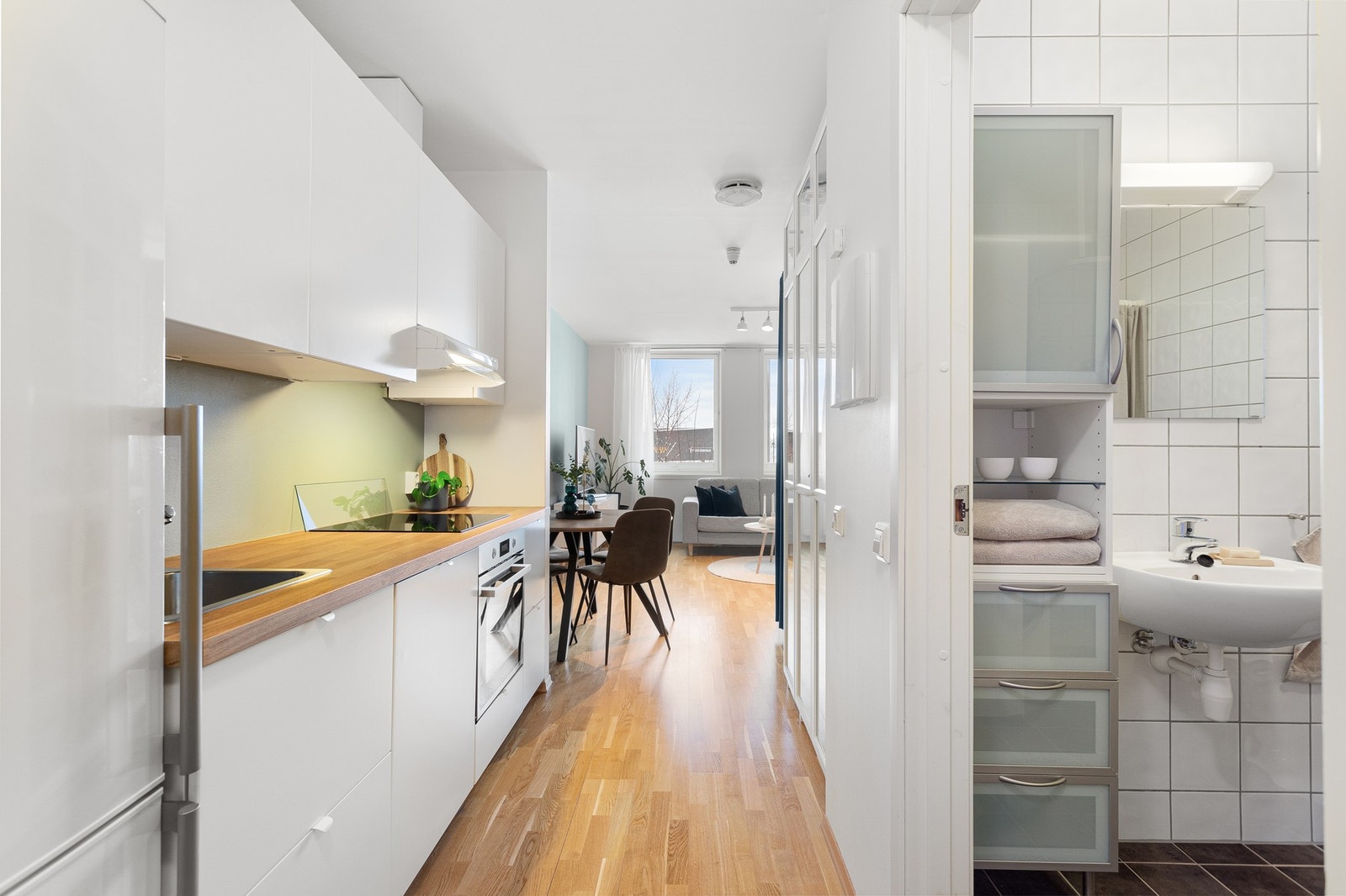 Leiligheten har balansert ventilasjon som sørger for et godt inneklima. Dette systemet sikrer jevn og kontinuerlig luftstrøm. Galleribilde