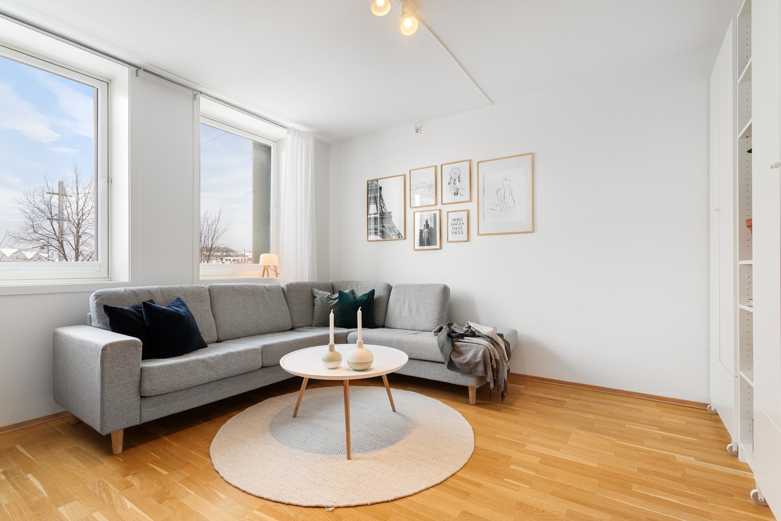 Leiligheten framstår som godt vedlikeholdt og moderne. Galleribilde