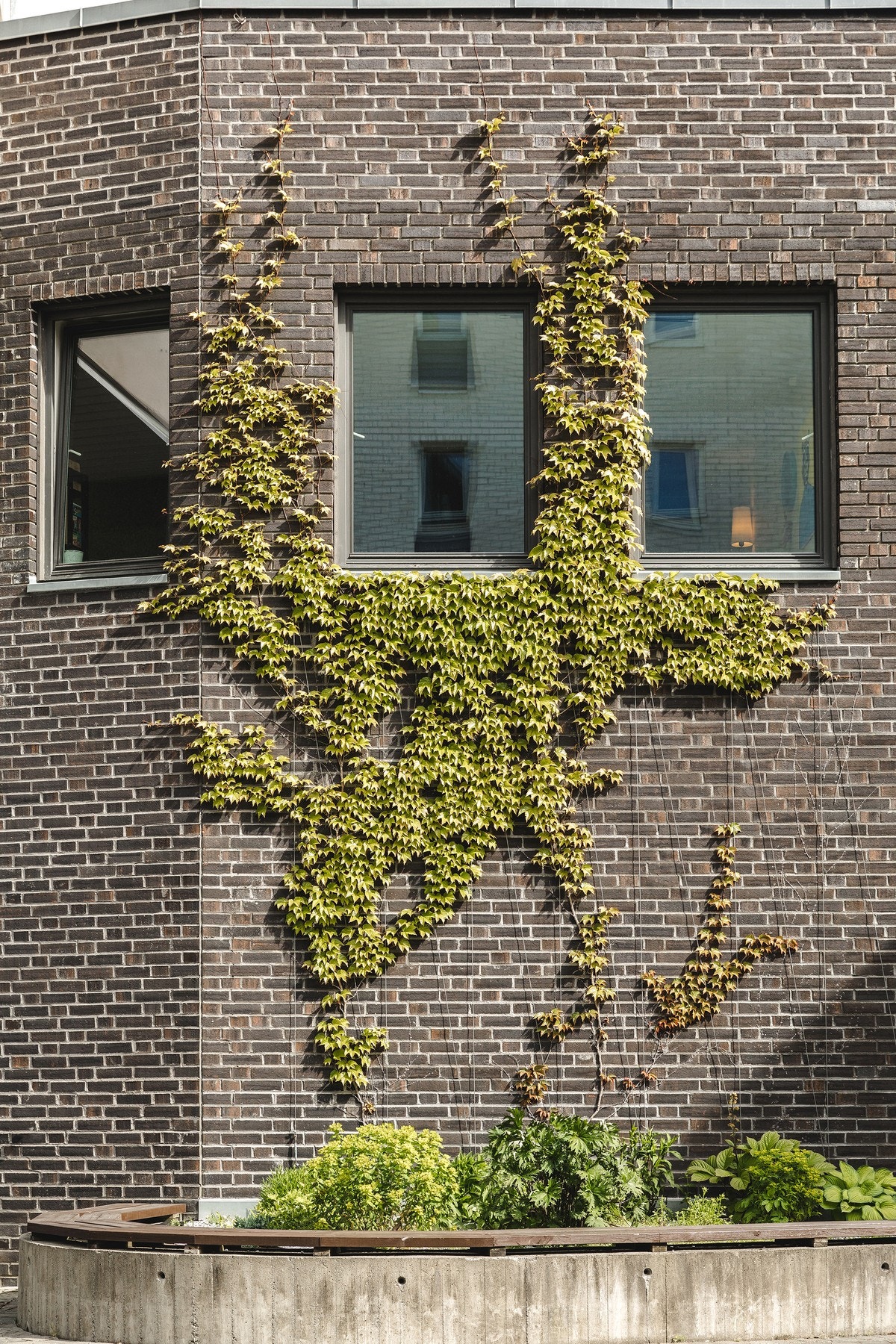 Selve bygget ble oppført i 2005 og fremstår som godt ivaretatt og med moderne kvaliteter. Galleribilde