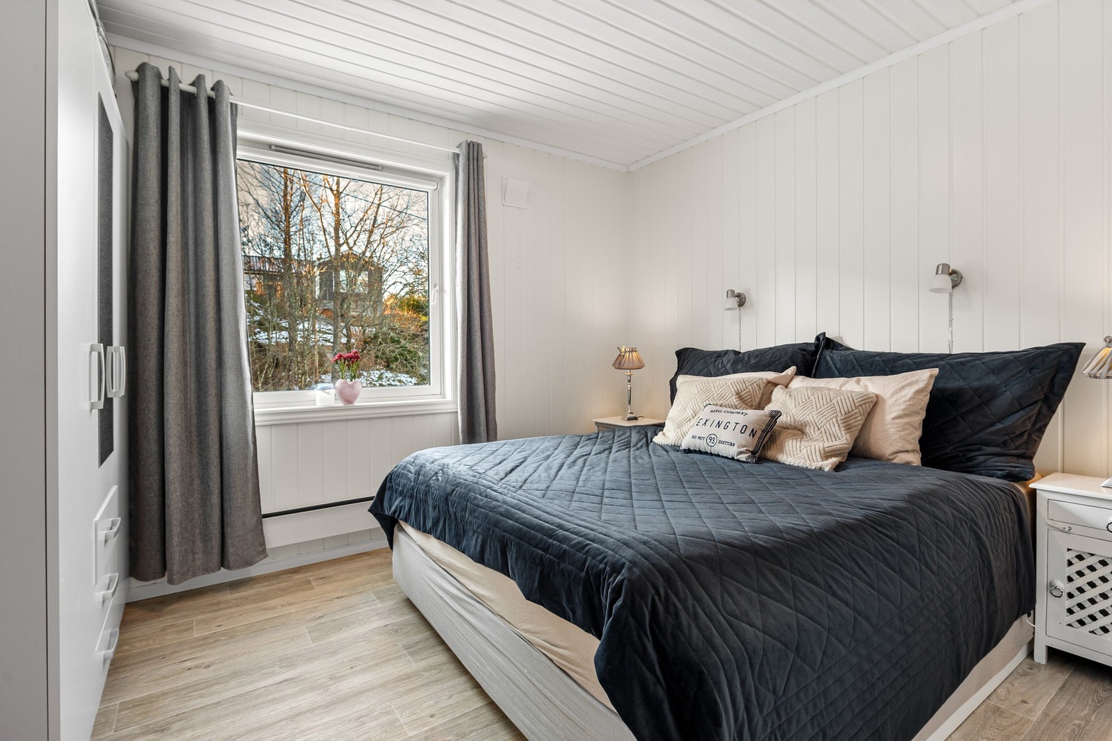 Hovedsoverommmt har godt med garderobeplass. Galleribilde