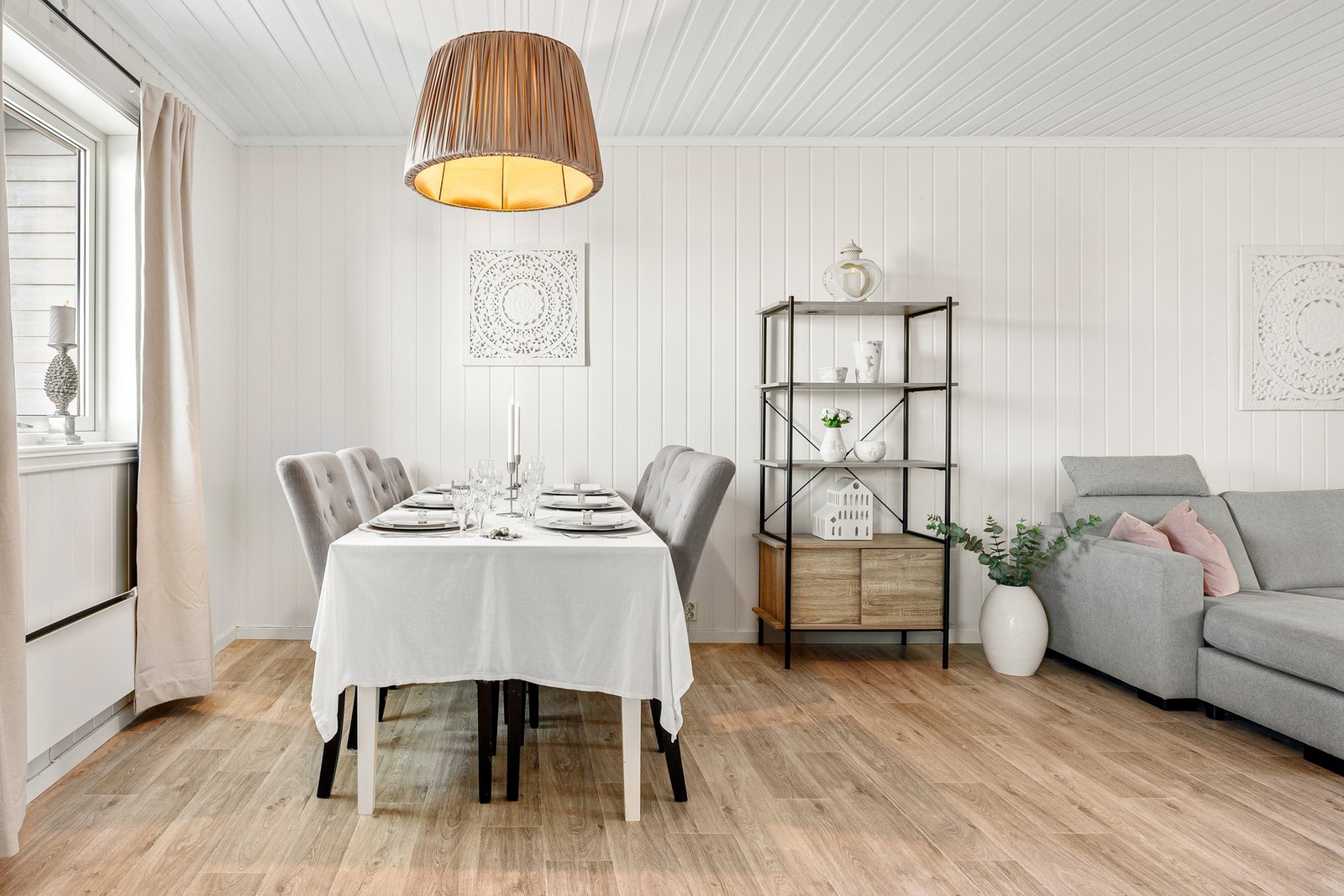 Leiligheten er gjennomgående holdt i lyse, delikate farger. Galleribilde