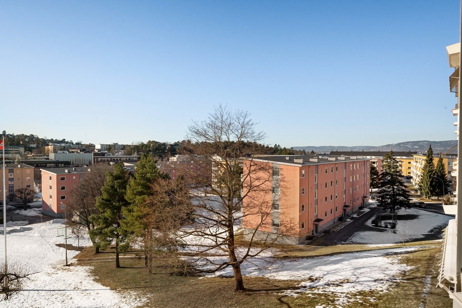Hyggelig utsikt over området fra leiligheten. Galleribilde
