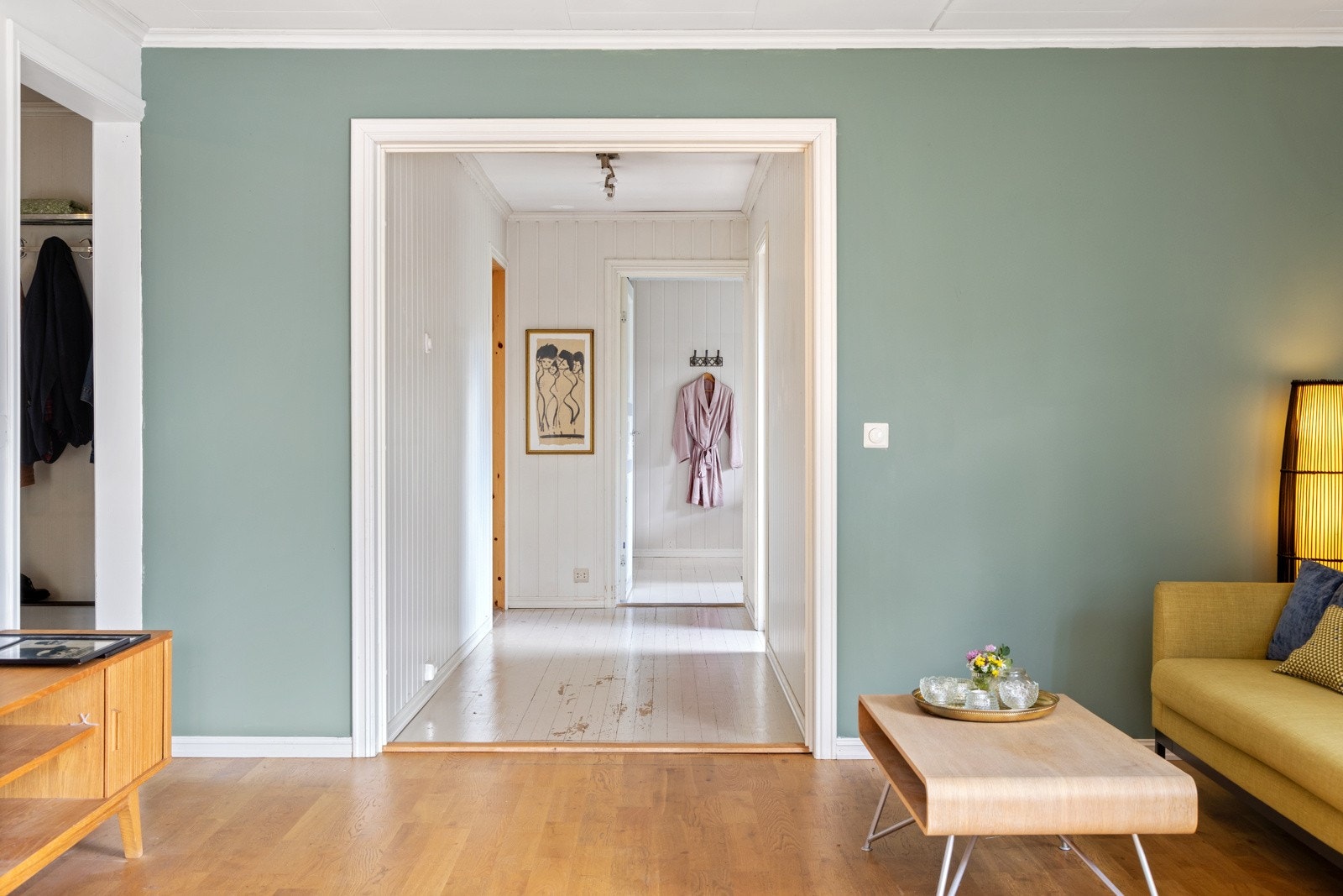 En praktisk enebolig med svært god planløsning og sjarmerende detaljer. Galleribilde