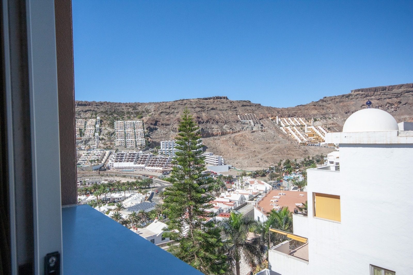 Vindu på siden av leiligheten siden dette er en hjørneleilighet Galleribilde