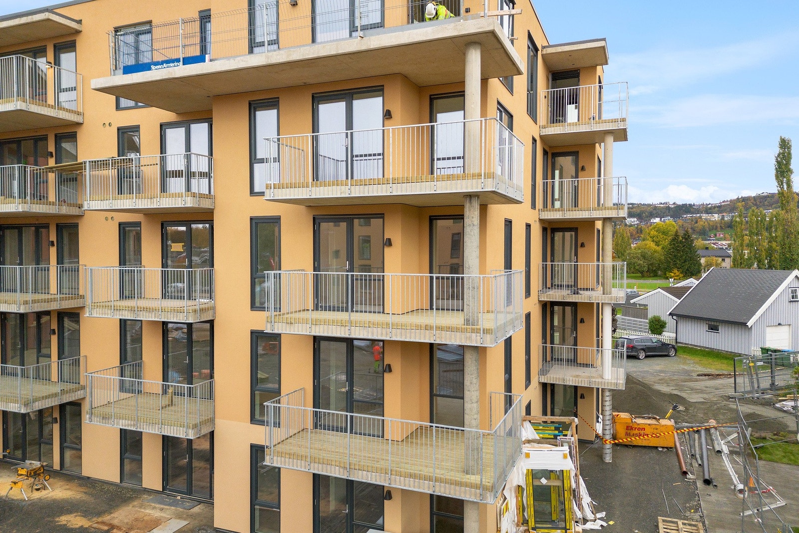 Sørvestvendt balkong med meget gode solforhold Galleribilde