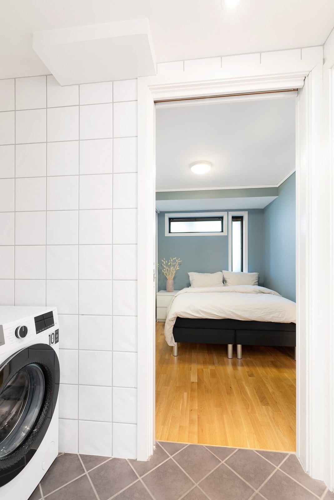 Direkte inngang til soverom fra bad. Galleribilde