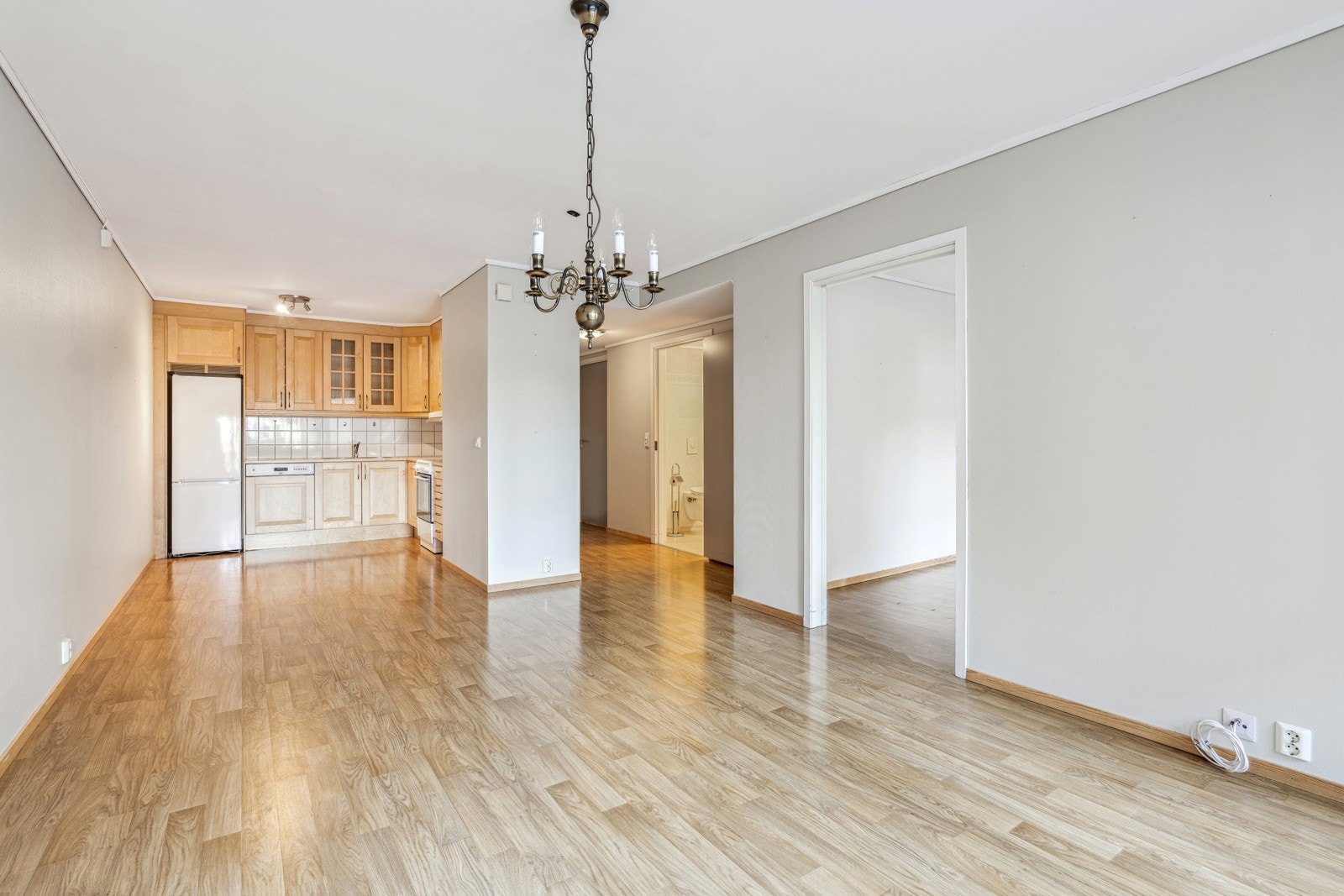 Stue med åpen kjøkkenløsning Galleribilde