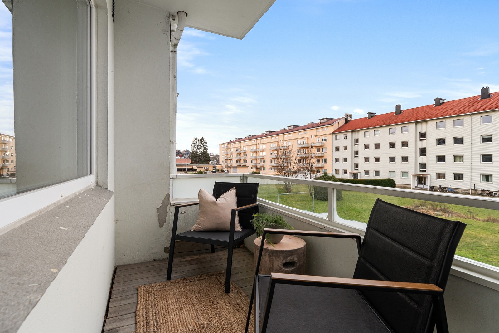 Veranda med gode solforhold, enkel utgang fra stuen Galleribilde