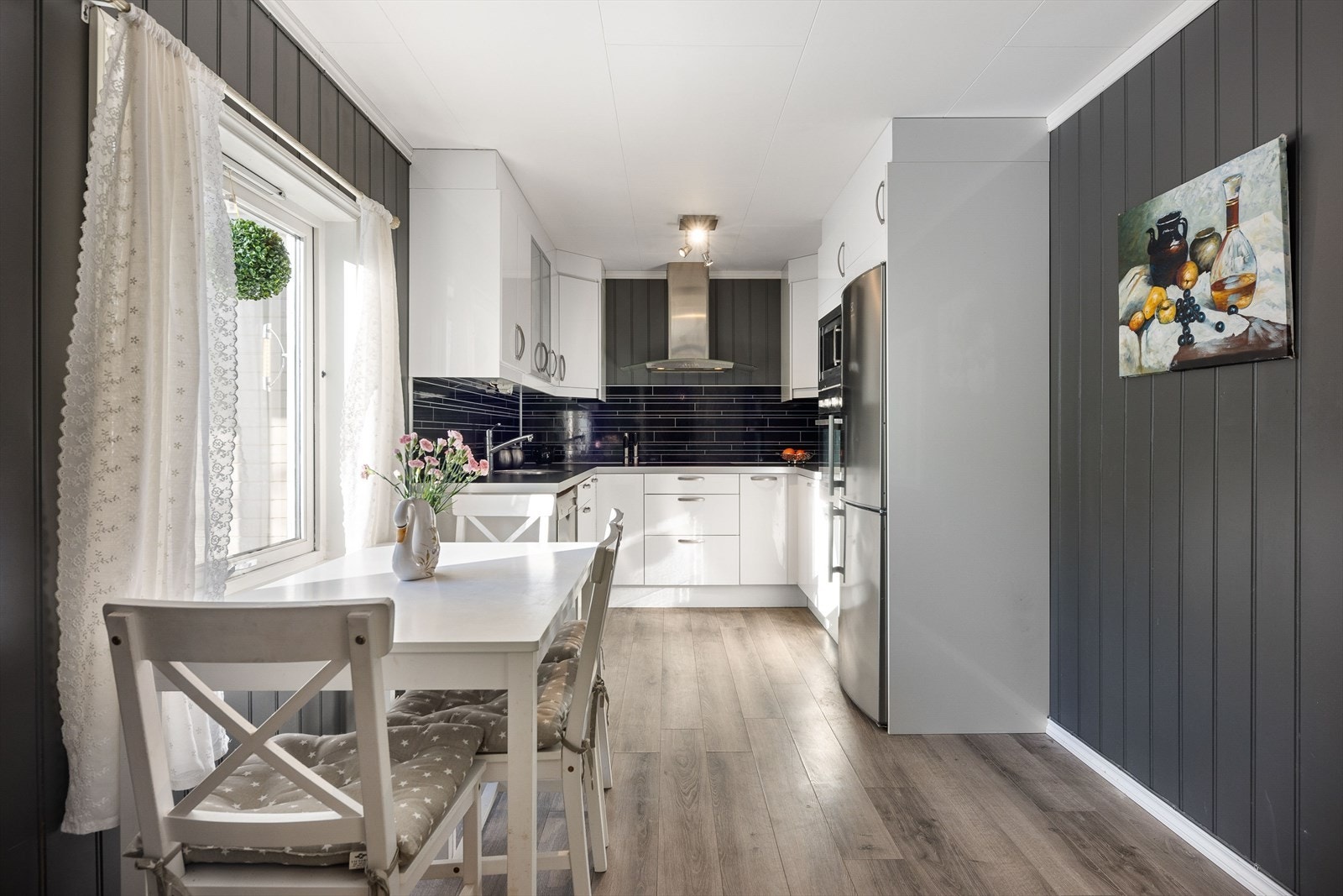 Pent og praktisk kjøkken. Galleribilde