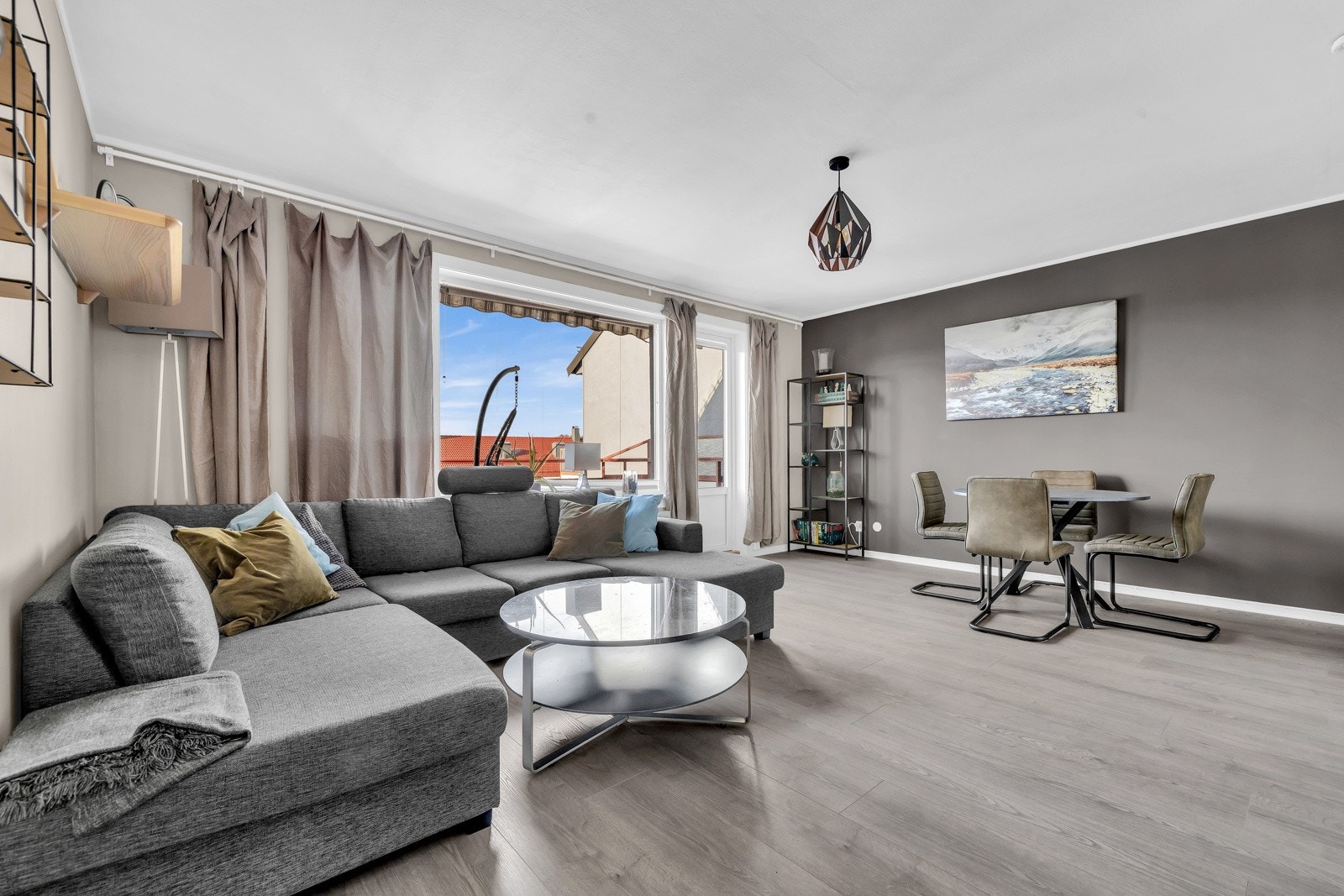 Pen leilighet på toppen vendt mot vest. Galleribilde