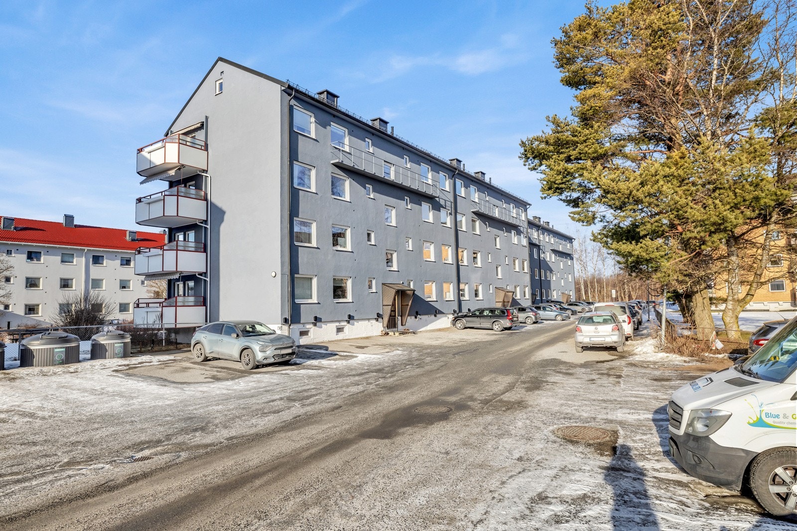 Trivelig borettslag i stille gate, sentralt i Lillestrøm. Her har du kort vei til det meste! Galleribilde