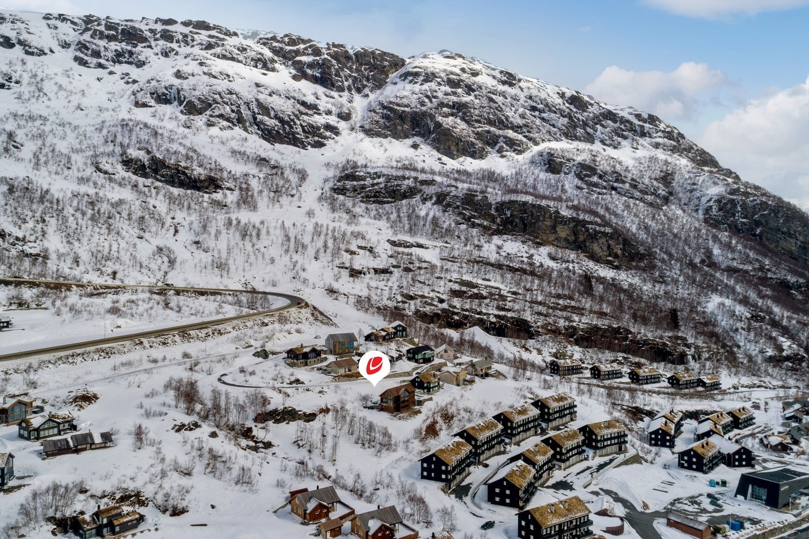 Tomten er eiet og oppgitt til å være 424,1 m² i matrikkelen. Galleribilde