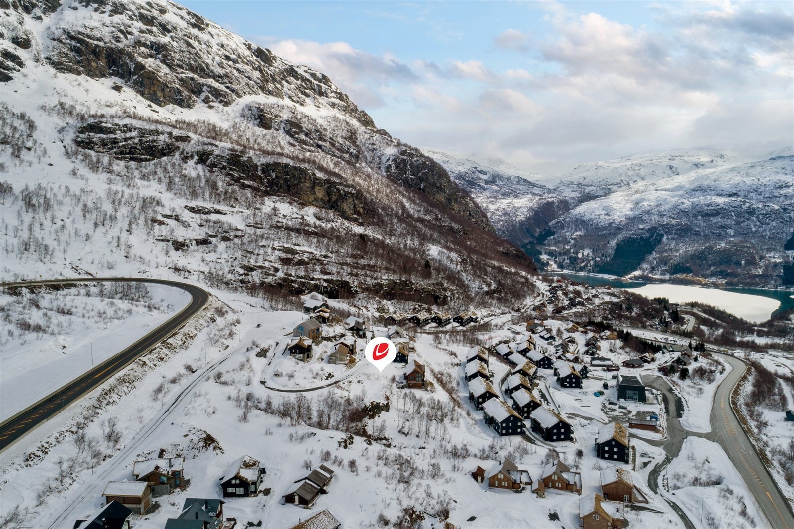 Tomten har utsikt utover dalen. Galleribilde