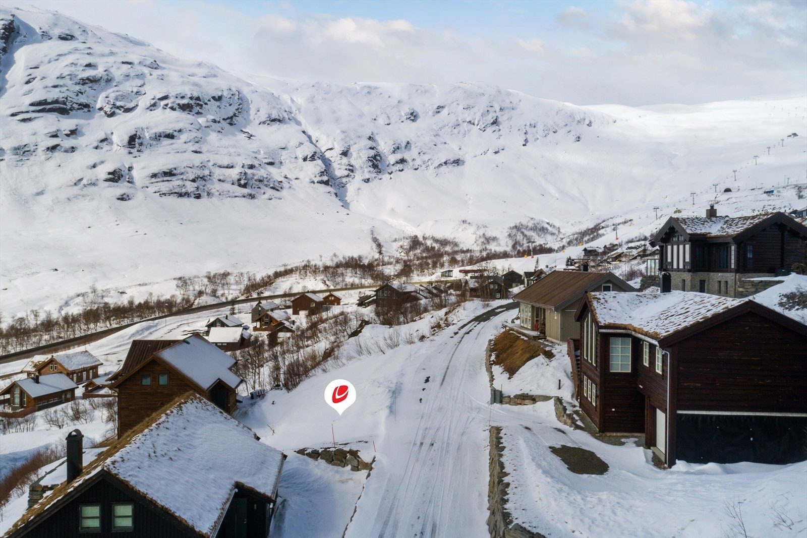 Tomten har direkte adkomst fra veien. Galleribilde