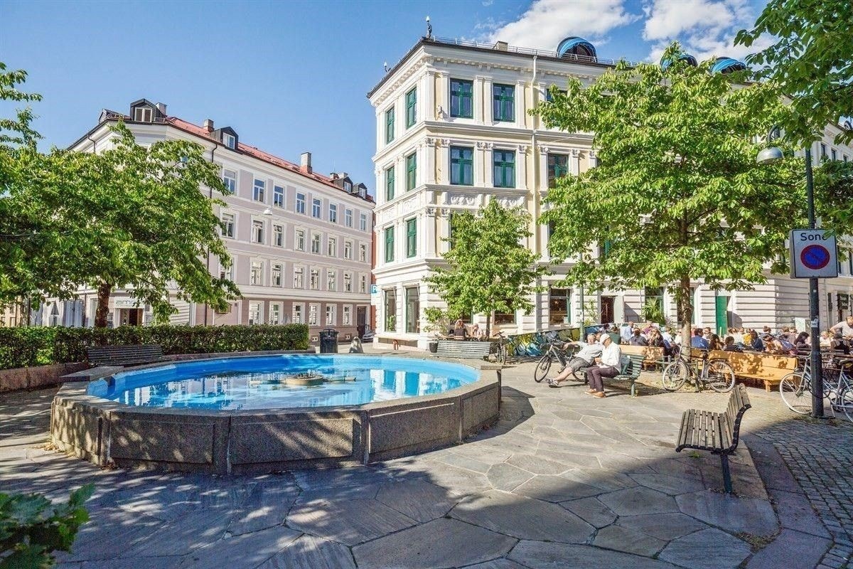 Maaltid restaurant finner du like ved leiligheten og har en stor uteservering du kan nyte i solveggen. Galleribilde