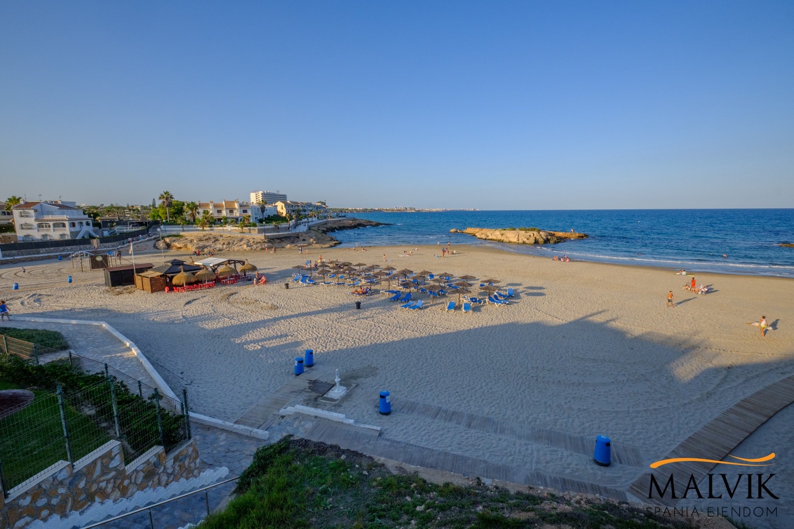 Strand i nærheten til eiendommen. Galleribilde