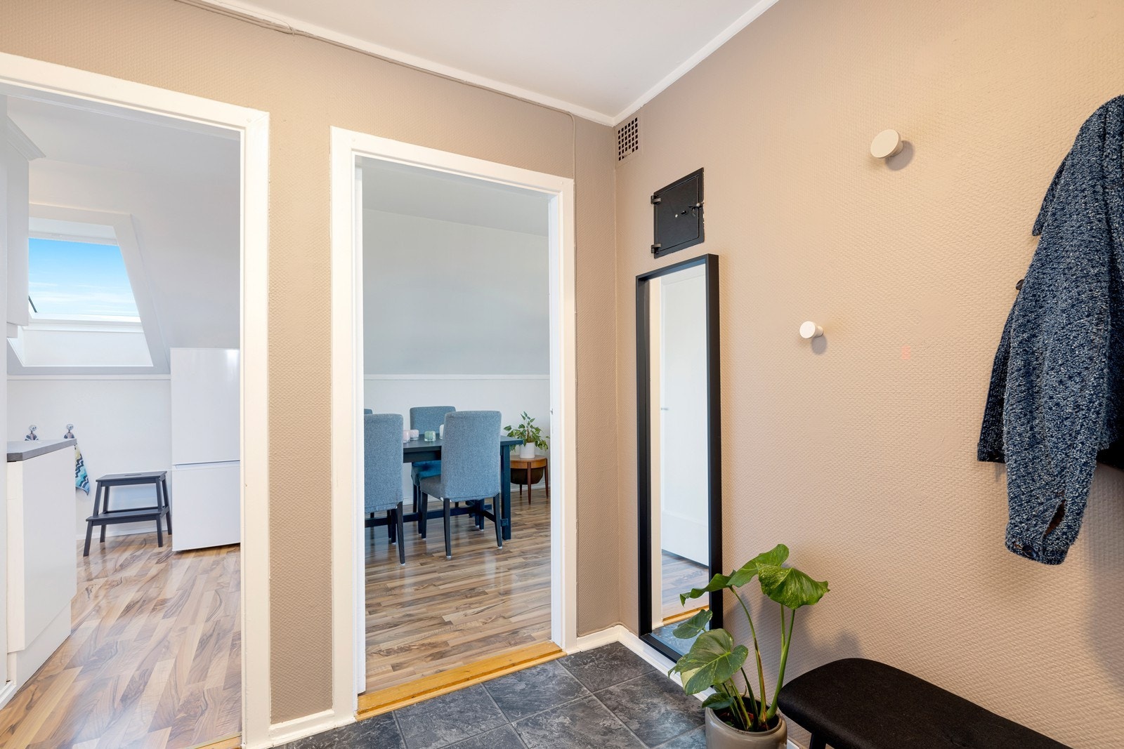 Fra gangen er det inngang til leilighetens øvrige rom Galleribilde