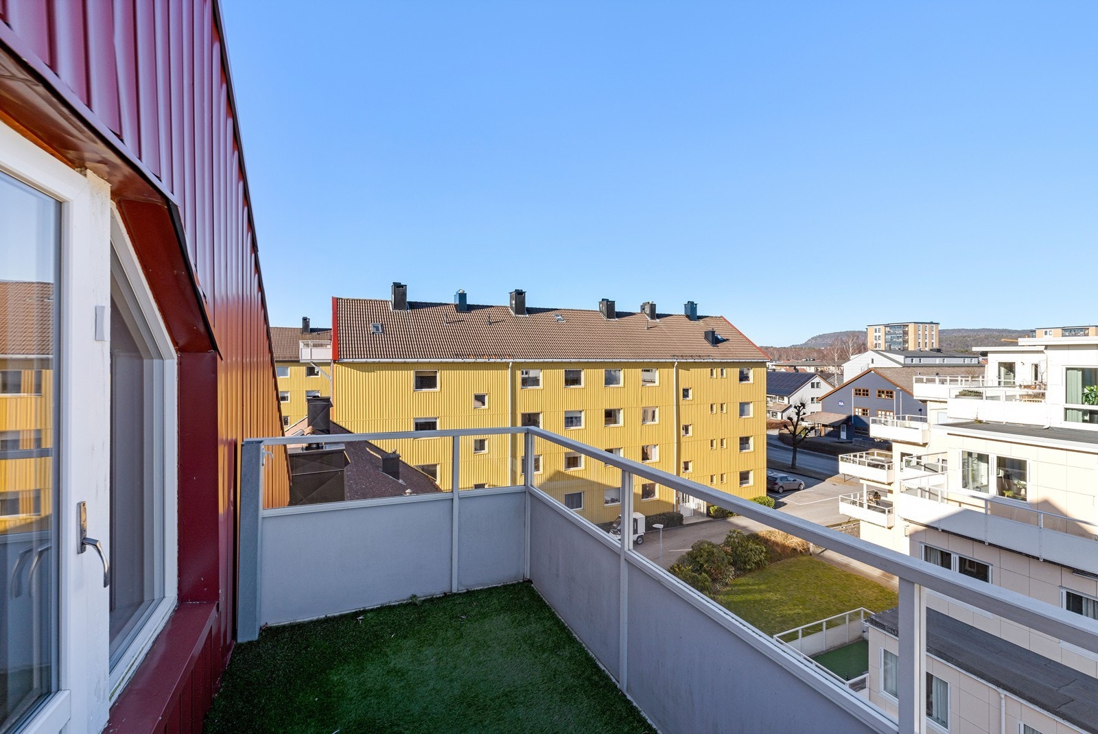 Sommerstid er det sol til godt ut på ettermiddag/kveld. Galleribilde