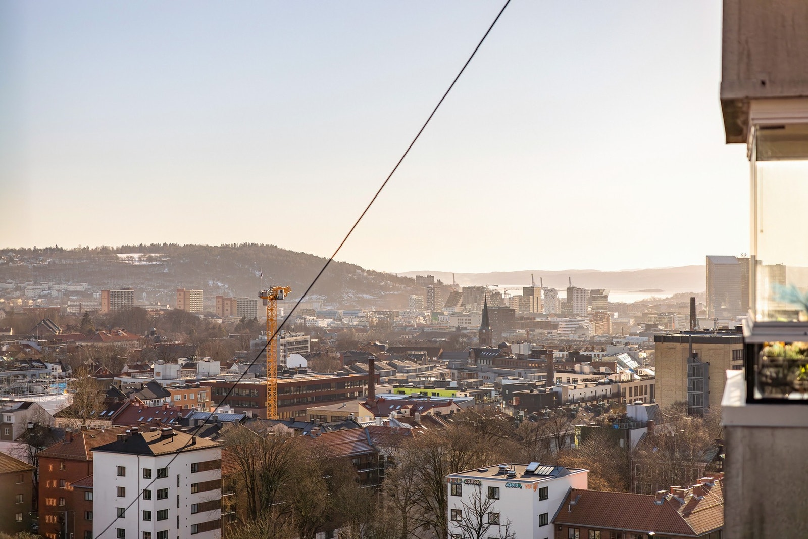 Fantastisk panoramautsikt over byen og fjorden. Denne må bare oppleves. Galleribilde