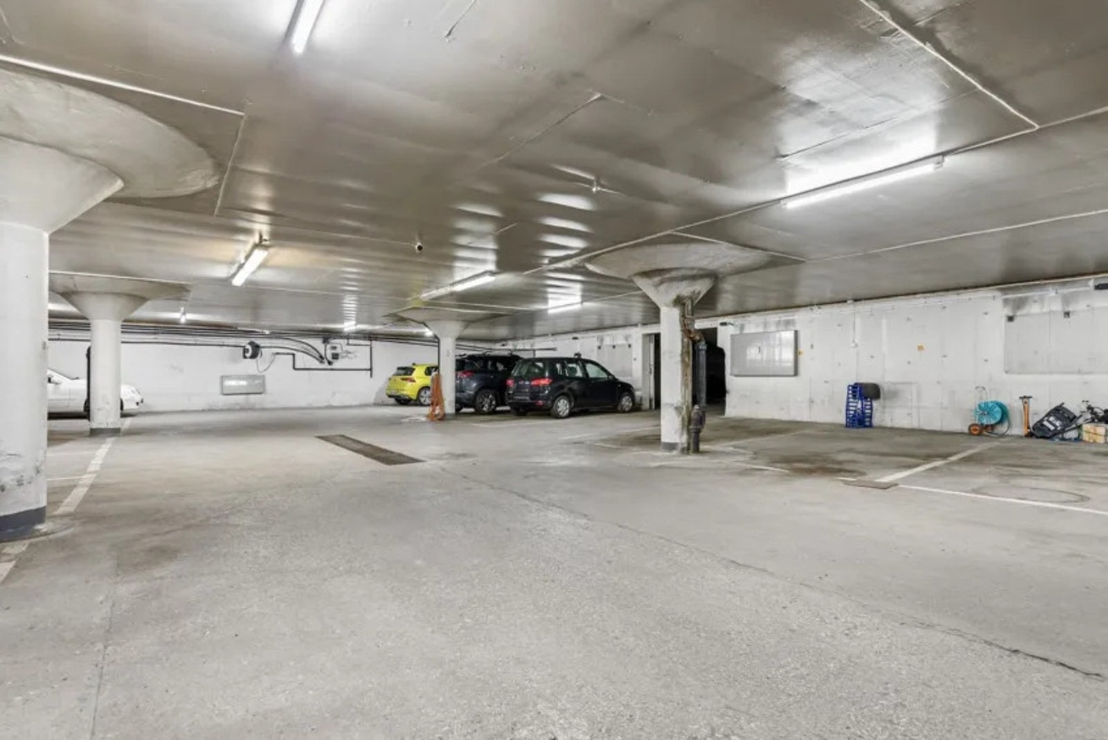 Sporadisk mulighet for kjøp og leie av garasjeplass ved ledighet. Galleribilde