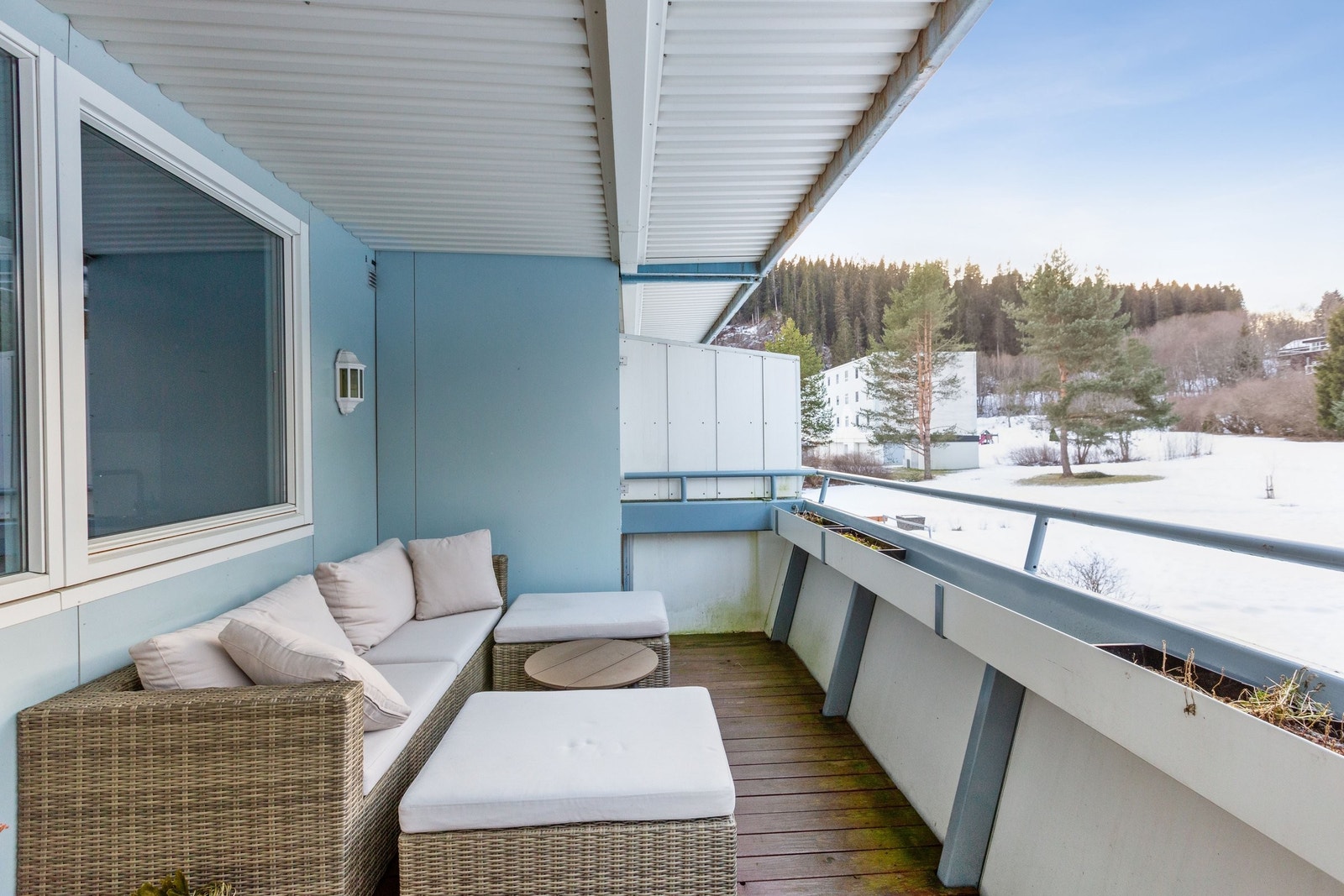 Vestvendt verande med gode solforhold på ettermiddag/kveld Galleribilde