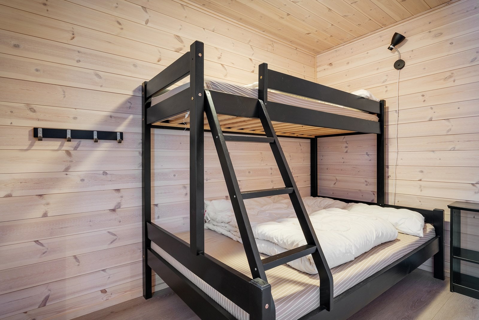 Soverom 2 er innredet med køyeseng som egner seg ypperlig til barne-/gjesterom Galleribilde