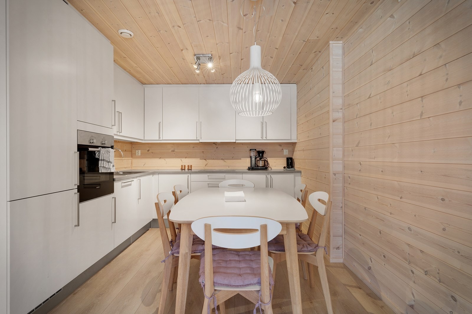 Plass til spisegruppen på kjøkkenet Galleribilde