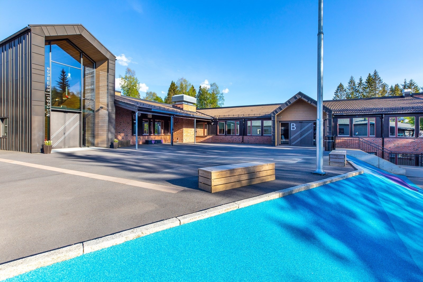 Populære Sørli skole ligger 15 minutters gange fra boligen. Galleribilde