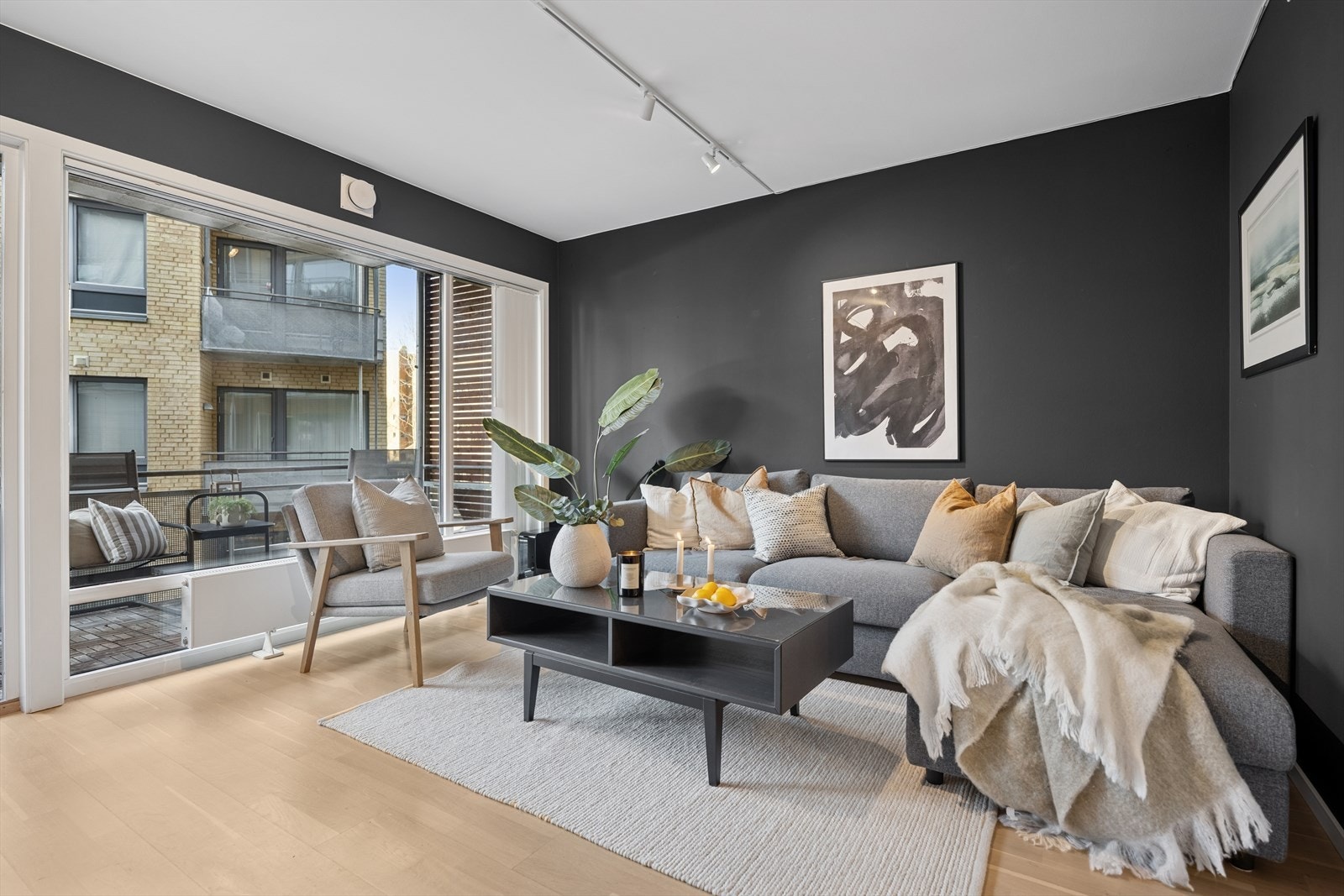 God plass til stor hjørnesofa. Galleribilde