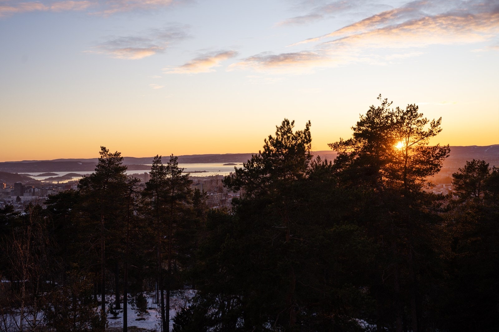 Denne leiligheten ligger flott til i naturskjønne omgivelser, rett ved markagrensa og kan by på en fantastisk utsikt. Galleribilde
