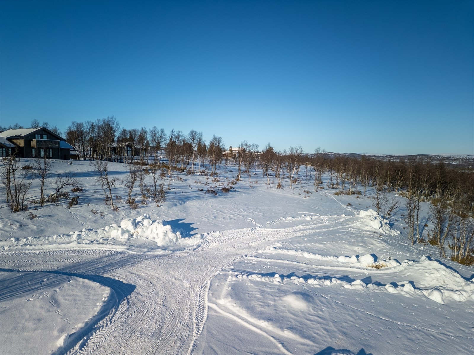 Tomta er allerede grovplanert og det er lagt fram alt av infrastruktur. Galleribilde
