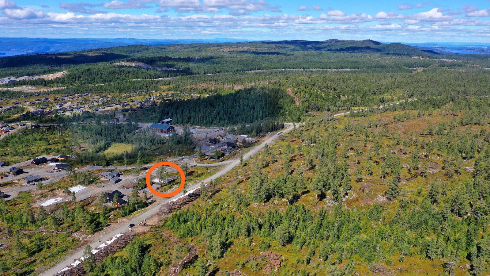 Fra tomta er det kort vei til Storstua med kafè og til flott turterreng Galleribilde